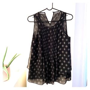 Black white printed crew neck sleeveless top